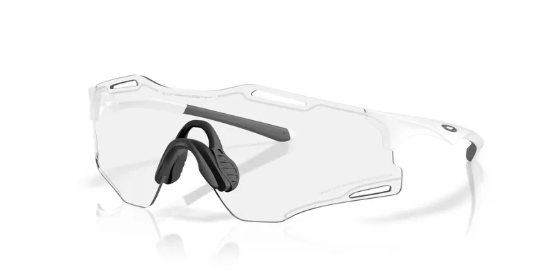Oakley Cybr Zero Matte White w/Clear To Black Iridium Photochromic Lens