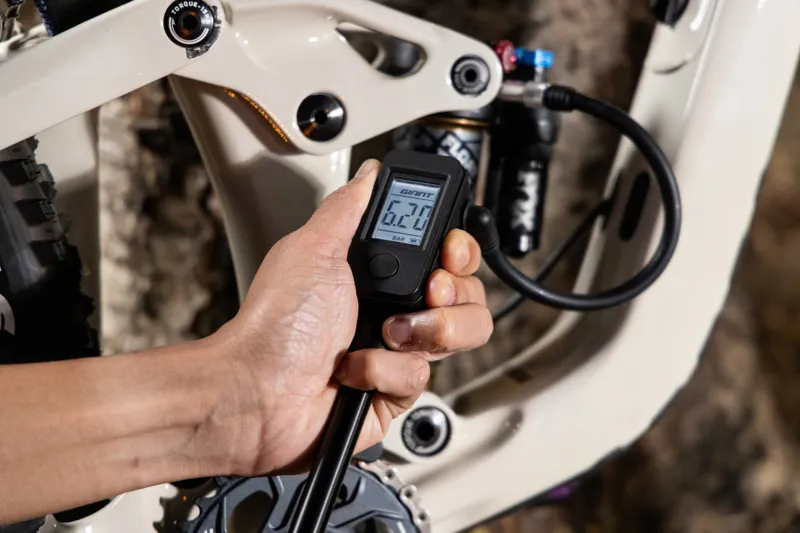 Giant Control Go Digital Shock Pump-9