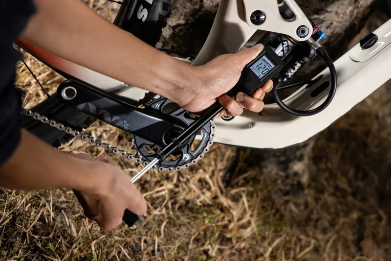Giant Control Go Digital Shock Pump-8