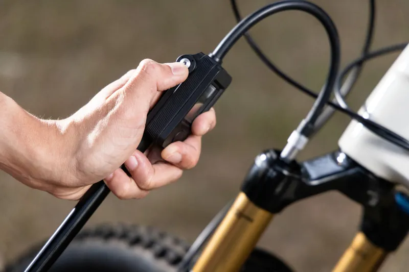 Giant Control Go Digital Shock Pump-11