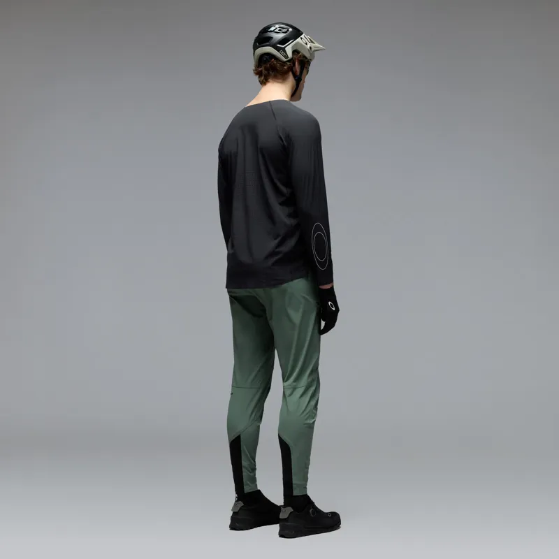 Oakley Seeker Whip Long Sleeve Jersey in Blackout-3