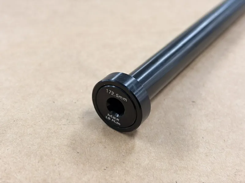 Giant Rear Thru Axle 12x142mm UDH Thread for 2025 Talon/Tempt-1