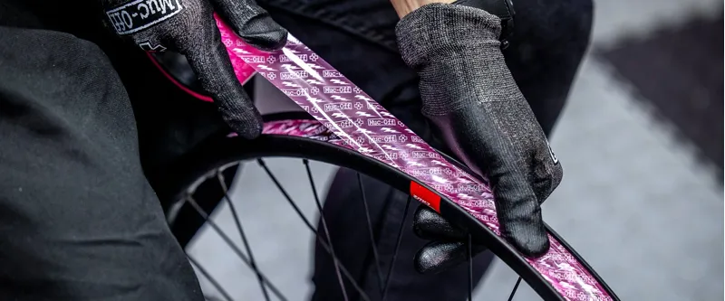 Muc-Off Tubeless Rim Tape 25mm Wide / 10m Length-1