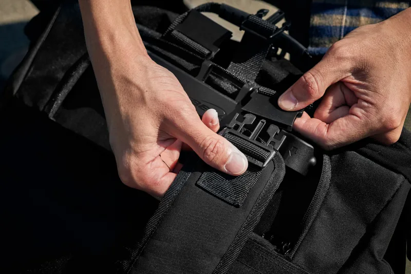 Giant Transporter Versa G-2 Pannier Bag Black-11