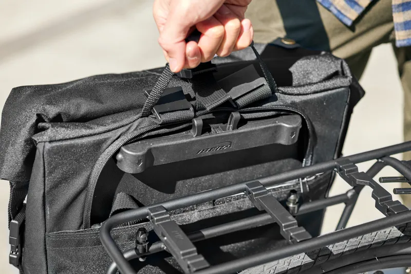 Giant Transporter Versa G-2 Pannier Bag Black-9