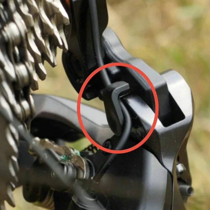 Shimano Dura-Ace Di2 RD-R9250 Stay Cable Clip-1